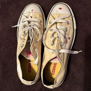 Women’s Converse, size 6